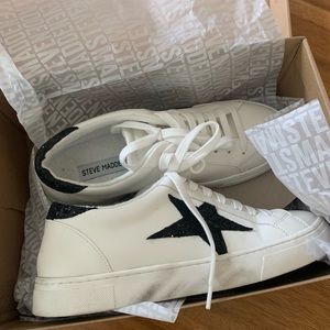 Steve Madden Rezume sneaker.